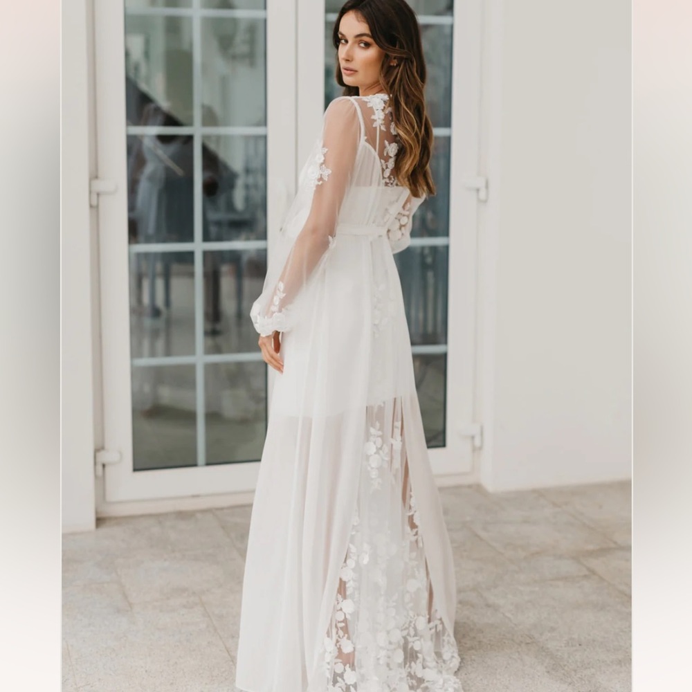 Le Rose Amara Beaded Robe